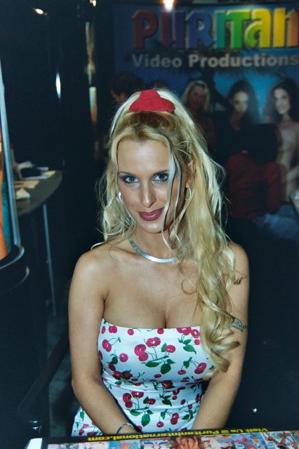 Holly Halston — photograph 2 of 3