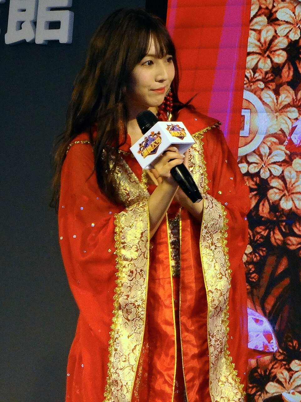 Yua Mikami — photograph 2 of 3